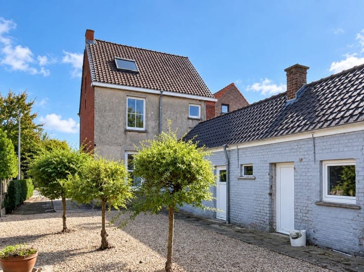 Te koop, karaktervolle halfopen bebouwing met tuin in Zingem