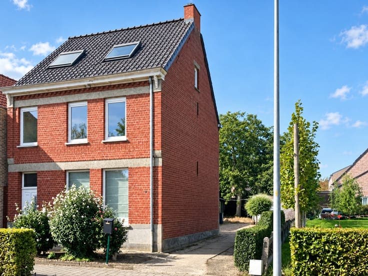 Te koop, karaktervolle halfopen bebouwing met tuin in Zingem