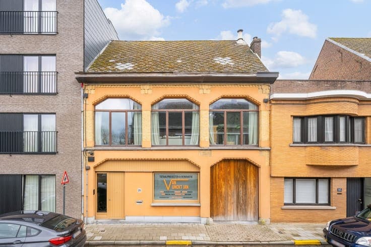 Karaktervolle interbellumwoning met loods