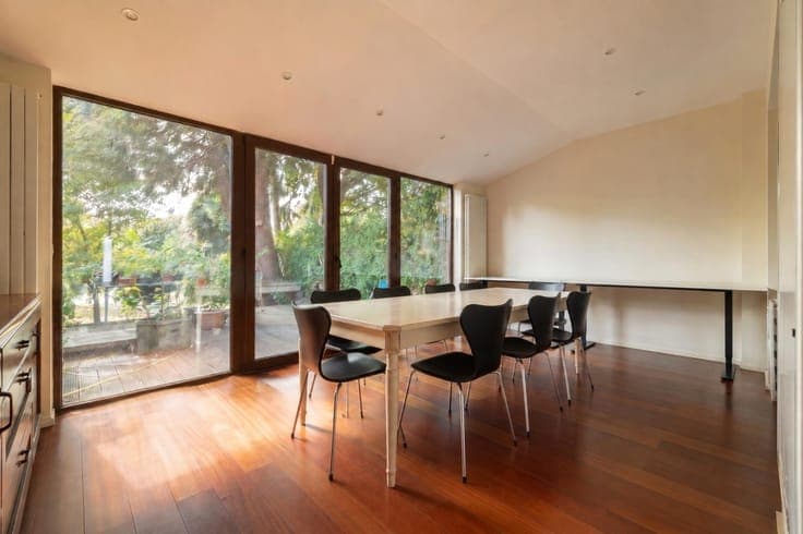 4-BEDROOM HOUSE WITH GARDEN AND GARAGE