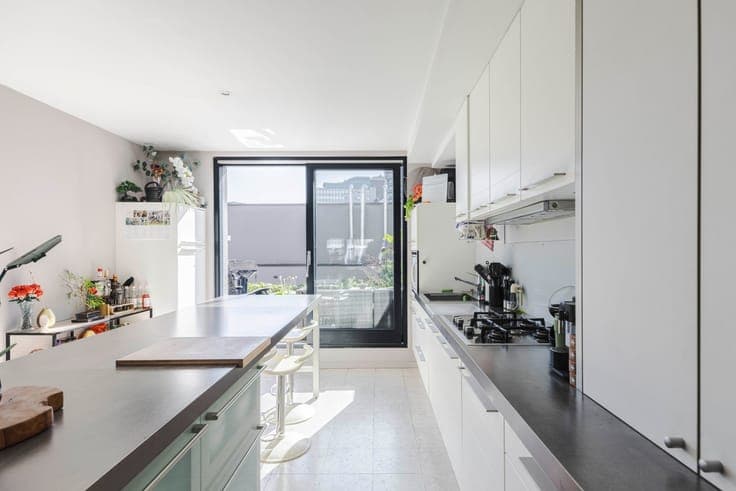 Bel-etage woning in rustige zijstraat van de Martelaarslaan