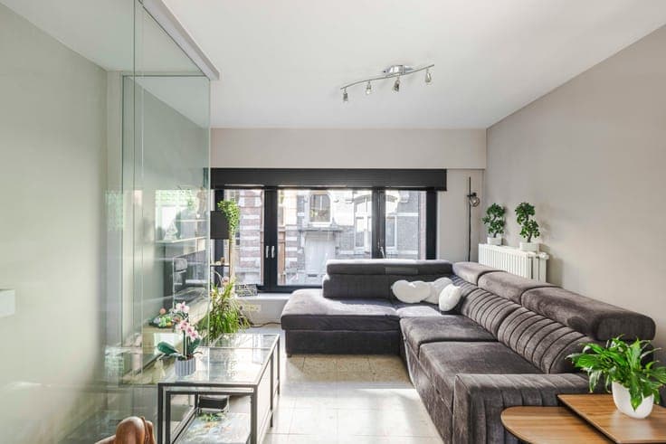 Bel-etage woning in rustige zijstraat van de Martelaarslaan