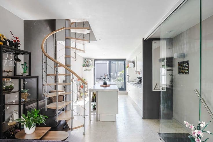 Bel-etage woning in rustige zijstraat van de Martelaarslaan