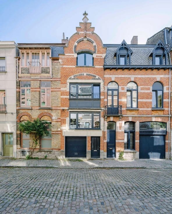 Bel-etage woning in rustige zijstraat van de Martelaarslaan