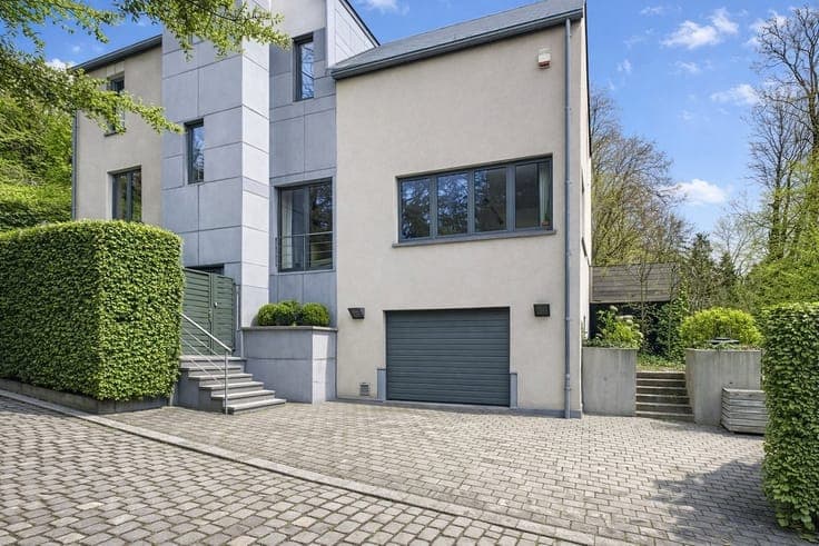 superb contemporary house in the hart of the village