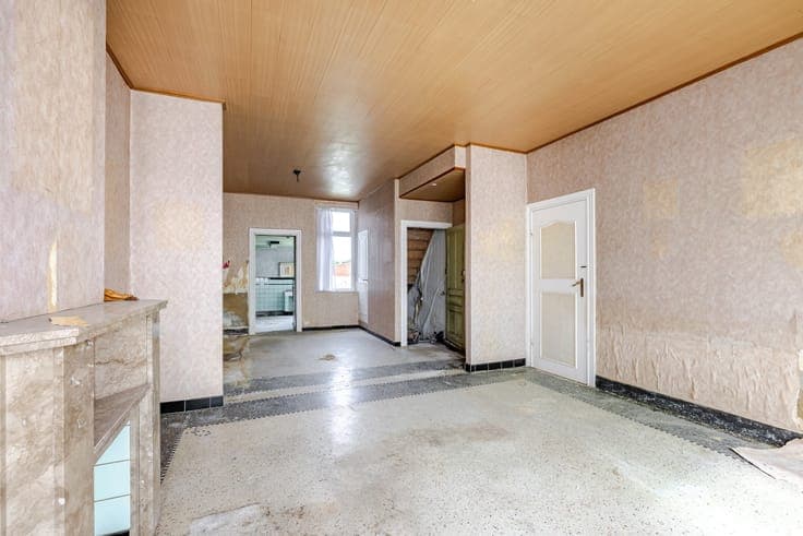 Te renoveren woning met grote tuin en garage te Haaltert