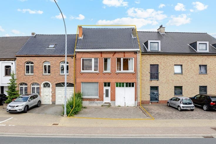 Te renoveren woning met grote tuin en garage te Haaltert
