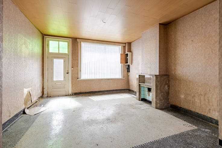 Te renoveren woning met grote tuin en garage te Haaltert