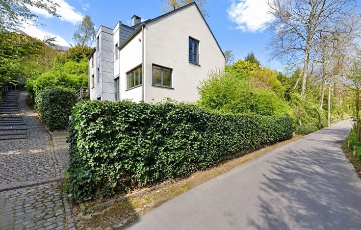 superb contemporary house in the hart of the village
