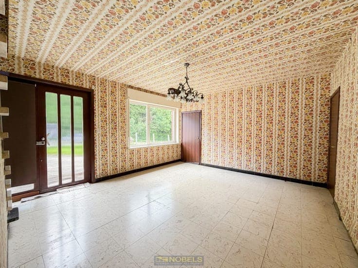 Te koop, Te renoveren open bebouwing op ruim groen percee...