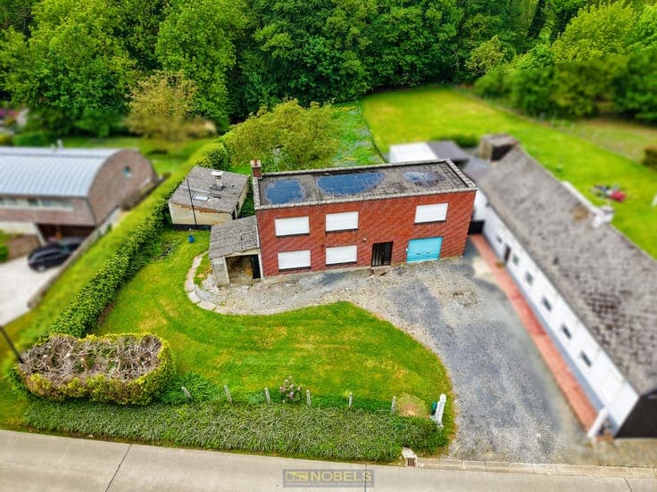 Te koop, Te renoveren open bebouwing op ruim groen percee...