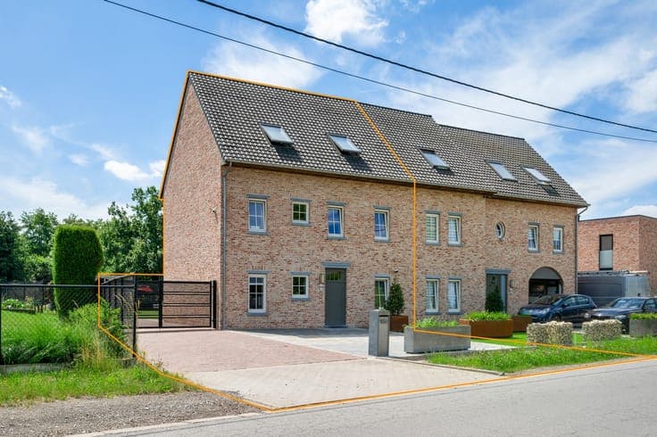 Energiezuinige woning op perceel van 527 m² met 4 slpks e...