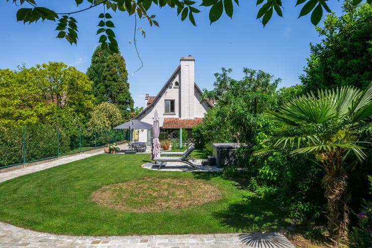 Rural residence with poolhouse and garage for sale in Putte