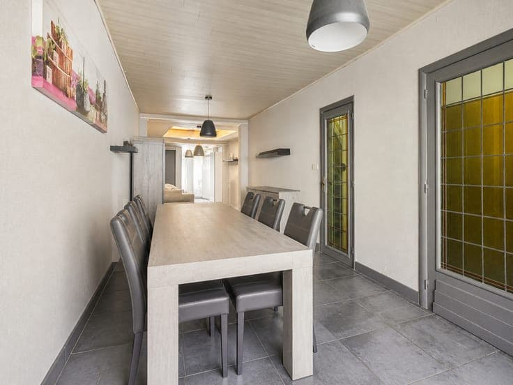 Instapklare, verder op te frissen, stadswoning met 2 slaa...