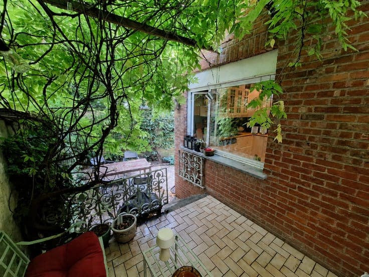 CHARACTER HOUSE WITH 4 BEDROOMS AND GARDEN