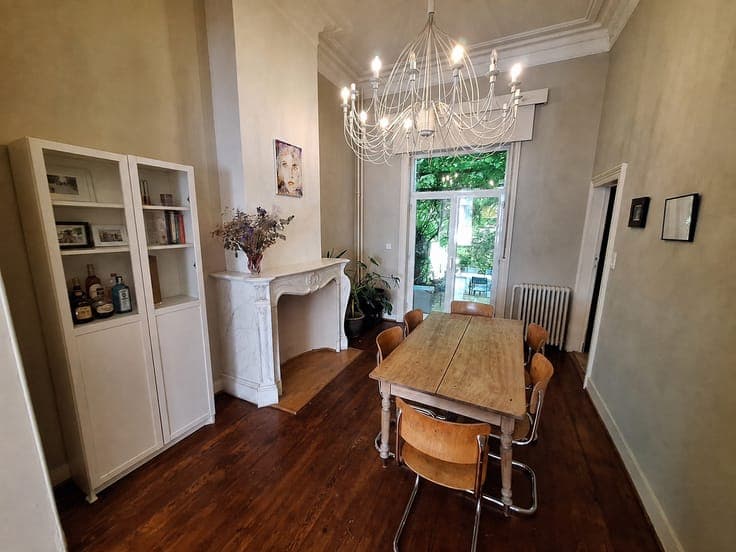 CHARACTER HOUSE WITH 4 BEDROOMS AND GARDEN
