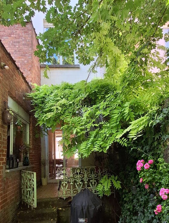 CHARACTER HOUSE WITH 4 BEDROOMS AND GARDEN