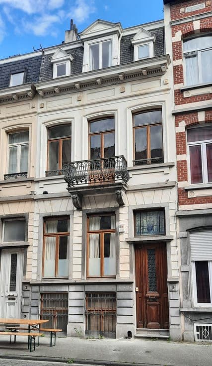 CHARACTER HOUSE WITH 4 BEDROOMS AND GARDEN