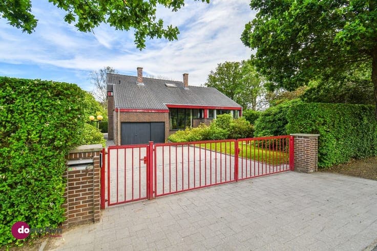 Exceptional home on a beautiful lot in Putte