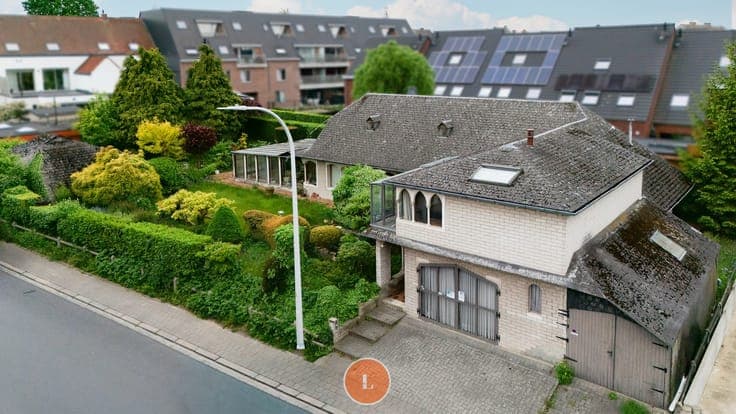 Karaktervolle te renoveren villa op 763m²