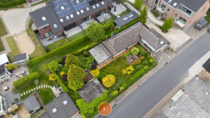 Karaktervolle te renoveren villa op 763m²