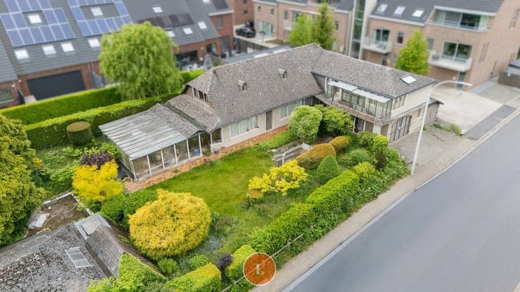 Karaktervolle te renoveren villa op 763m²