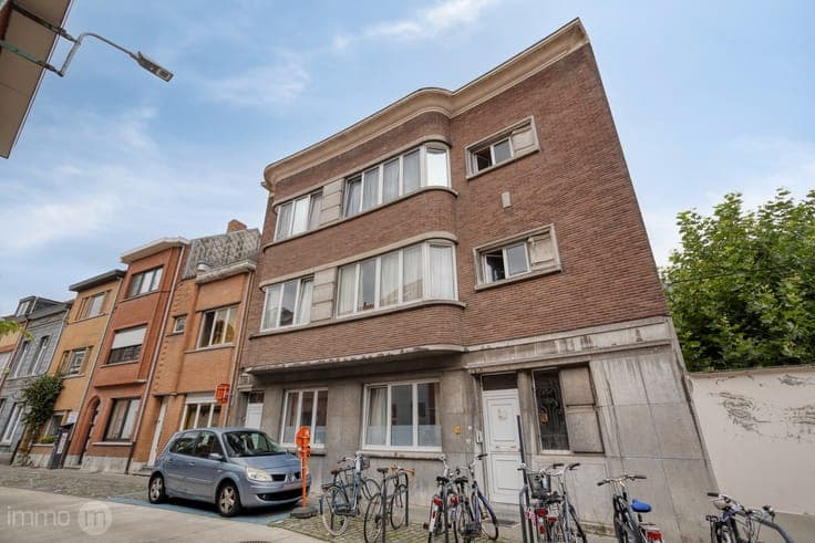 OPBRENGSTEIGENDOM MET 3 RUIME APPARTEMENTEN OP TOPLOCATIE...