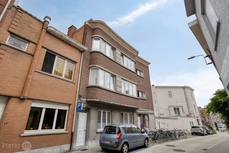 OPBRENGSTEIGENDOM MET 3 RUIME APPARTEMENTEN OP TOPLOCATIE...