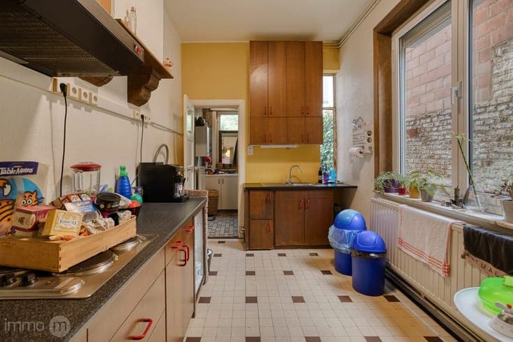OPBRENGSTEIGENDOM MET 3 RUIME APPARTEMENTEN OP TOPLOCATIE...