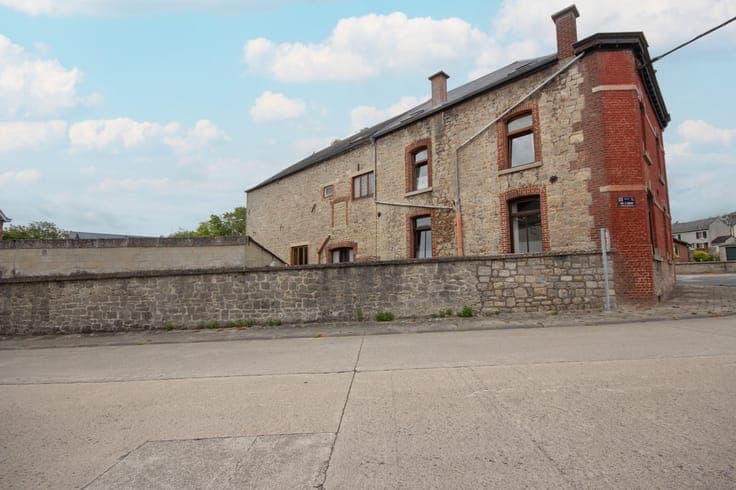 Ideal building for a real estate or commercial project