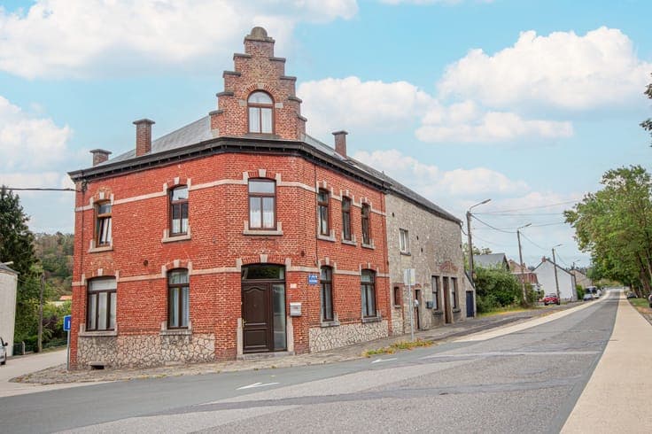 Ideal building for a real estate or commercial project