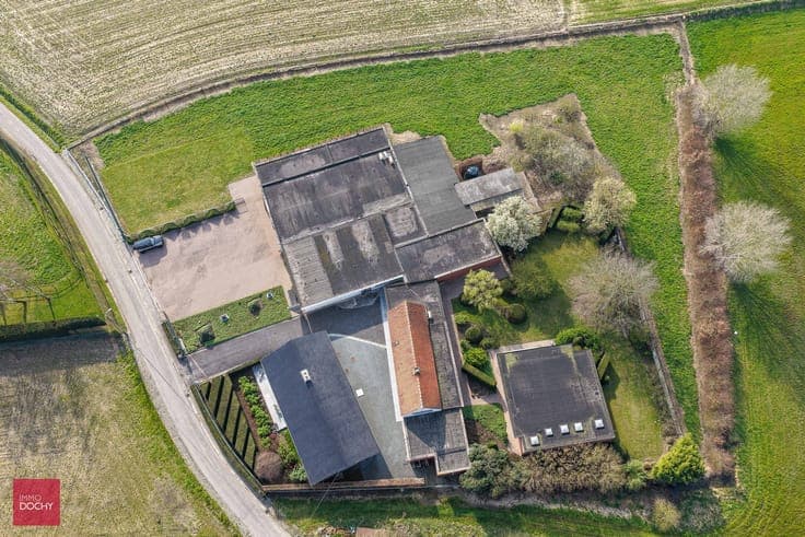 Landelijk en rustig gelegen villa met verschillende gebou...
