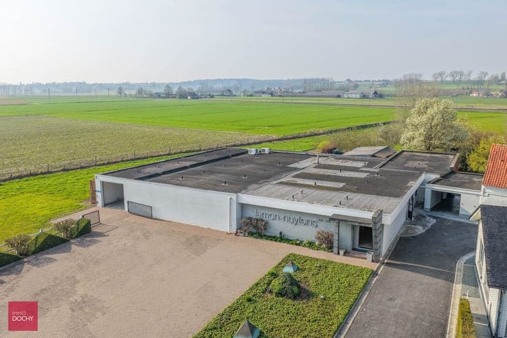 Landelijk en rustig gelegen villa met verschillende gebou...