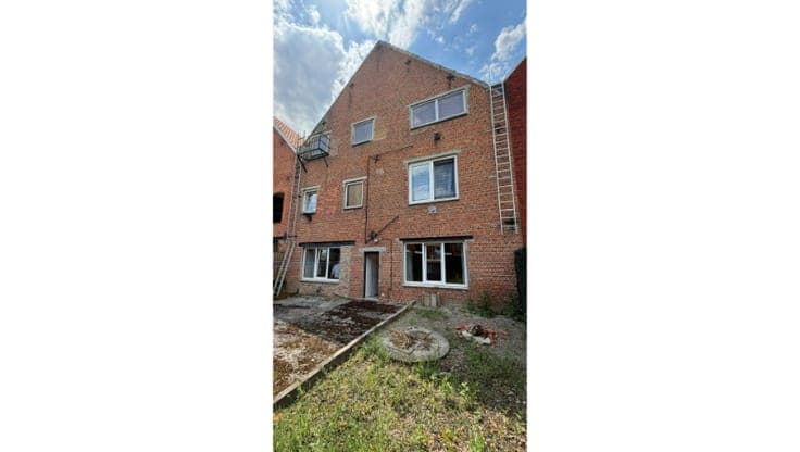 Opbrengsteigendom met 7 appartementen + ruime garage-maga...