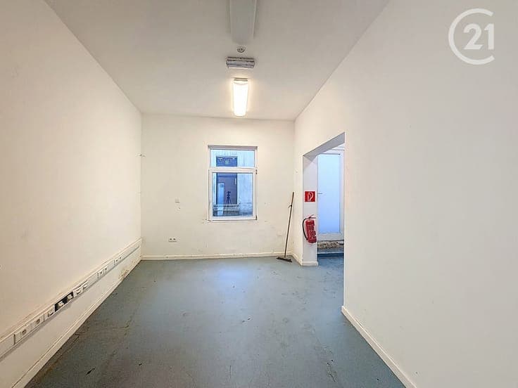 Renovation property with potential, close to all amenities!
