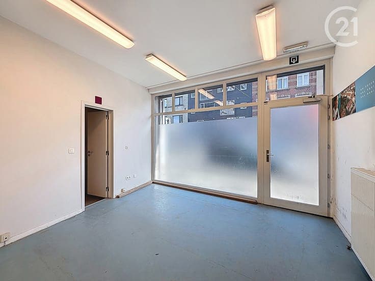 Renovation property with potential, close to all amenities!