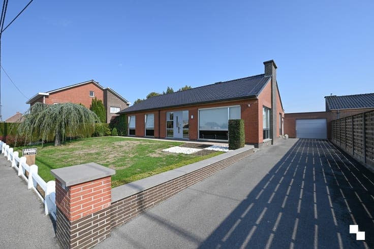 Vrijstaande woning met een heerlijk landelijke ligging te...