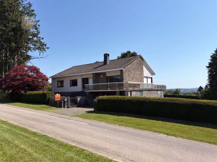 JOLIE VILLA DE PLAIN-PIED avec magnifique jardin dans cadre