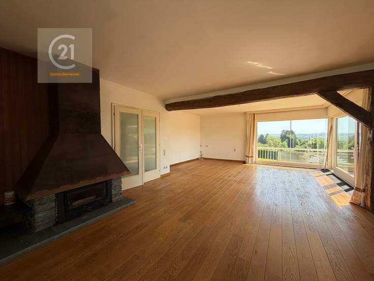 JOLIE VILLA DE PLAIN-PIED avec magnifique jardin dans cadre