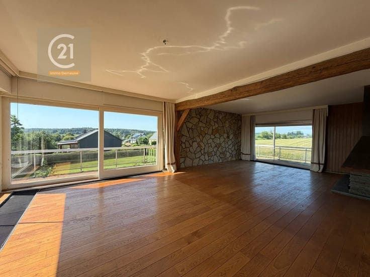 JOLIE VILLA DE PLAIN-PIED avec magnifique jardin dans cadre