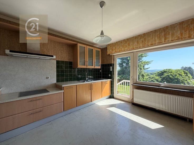 JOLIE VILLA DE PLAIN-PIED avec magnifique jardin dans cadre