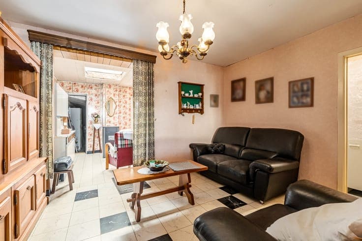 Renovation project: Terrace house with 2 bedrooms and an ...