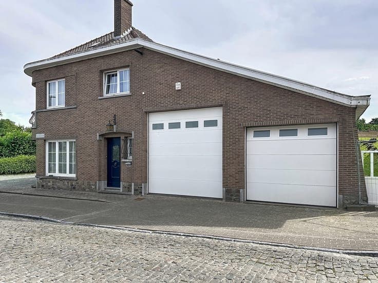 A solid four-fronted house with south-facing garden and work