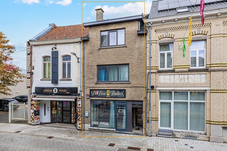 Investment property with commercial ground floor and duplex