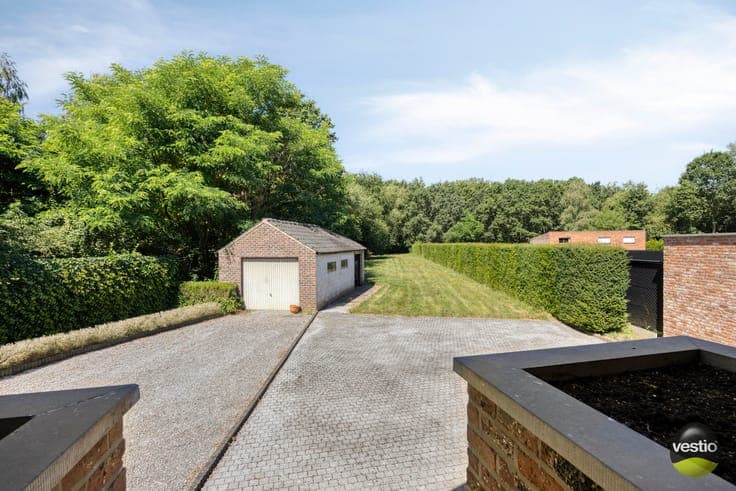 RUSTIG GELEGEN TIJDLOZE WONING MET 4 SLK EN RUIME TUIN.