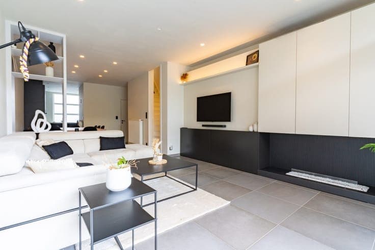 3 bed house renovated with garage - 185m2