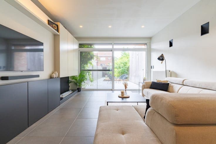 3 bed house renovated with garage - 185m2