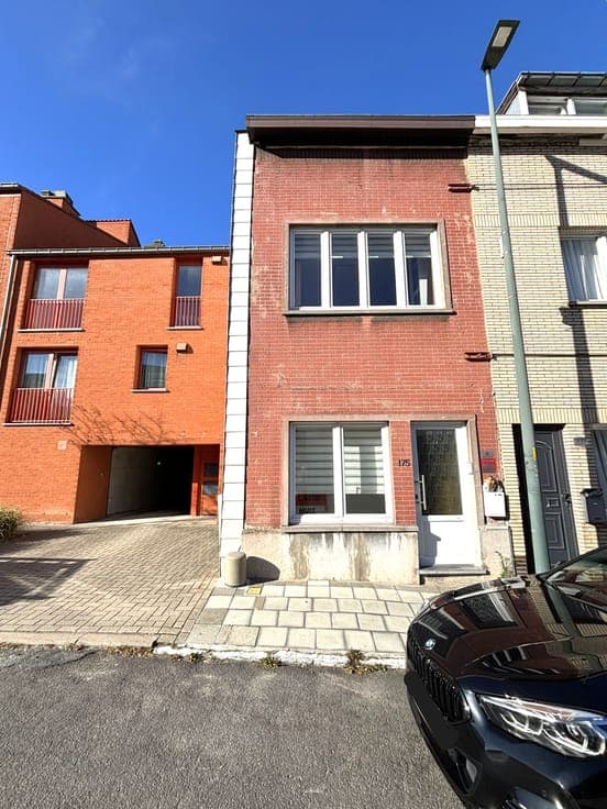 House with 3 bedrooms and 2 bathrooms