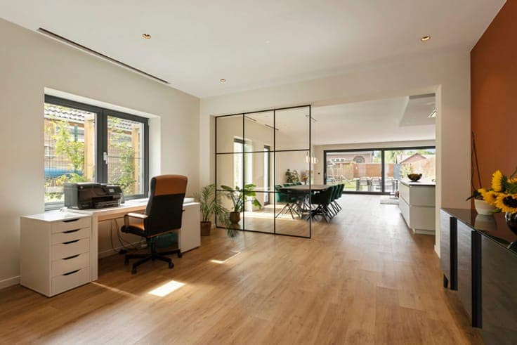 Luxuriously renovated home with 5 bedrooms in a quiet settin