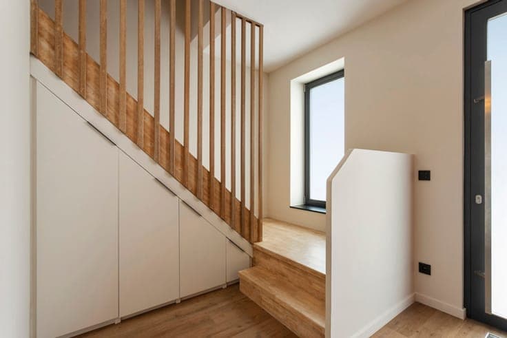 Luxuriously renovated home with 5 bedrooms in a quiet settin